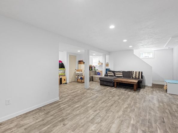 289 Weymouth St, Holbrook MA 02343
