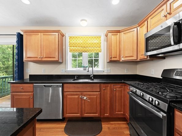 289 Weymouth St, Holbrook MA 02343