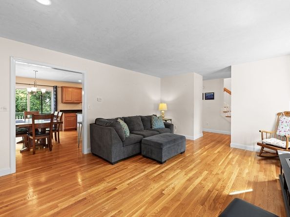 289 Weymouth St, Holbrook MA 02343
