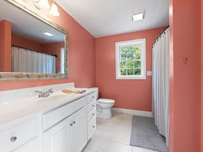 289 Weymouth St, Holbrook MA 02343