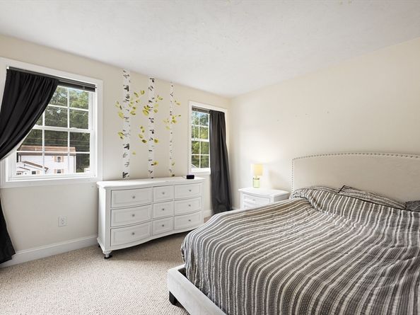 289 Weymouth St, Holbrook MA 02343