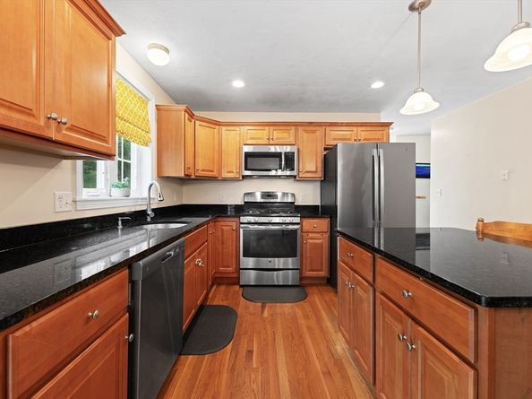 289 Weymouth St, Holbrook MA 02343