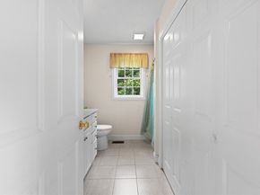 289 Weymouth St, Holbrook MA 02343