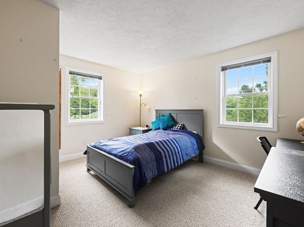 289 Weymouth St, Holbrook MA 02343