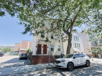 124 Amory St