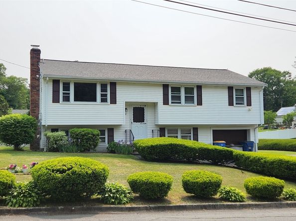 30 Lantern Ln, Randolph MA 02368
