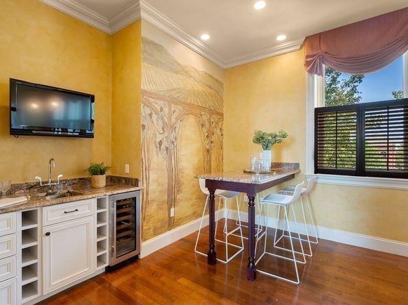 120 Seaver St E201, Brookline MA 02445