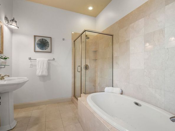 120 Seaver St E201, Brookline MA 02445
