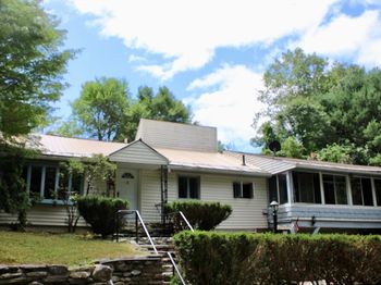 87 Bellevue Dr East