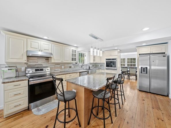 555 Webster St, Marshfield MA 02050