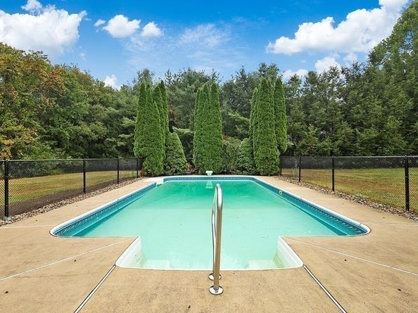 94 Hudson Rd, Stow MA 01775