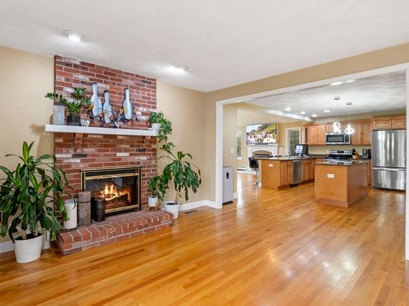 103 Barker St, North Andover MA 01845