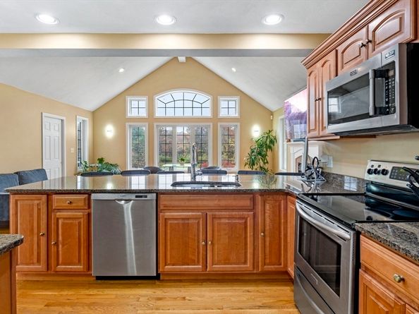 103 Barker St, North Andover MA 01845