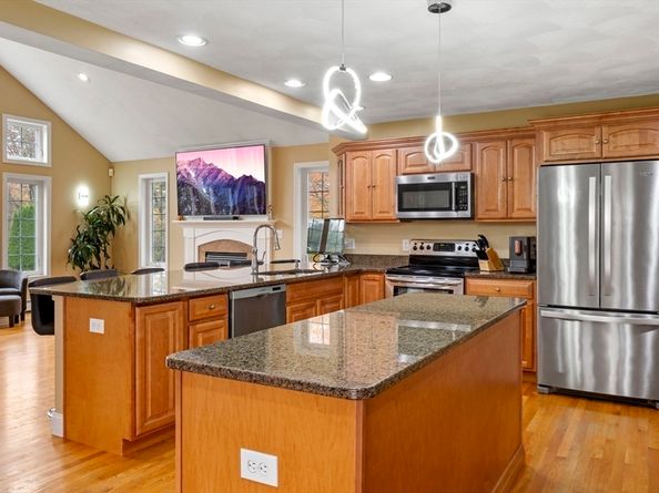103 Barker St, North Andover MA 01845