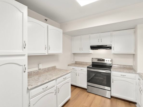 250 Hammond Pond Pkwy 1002N, Newton MA 02467
