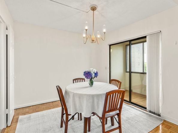 250 Hammond Pond Pkwy 1002N, Newton MA 02467