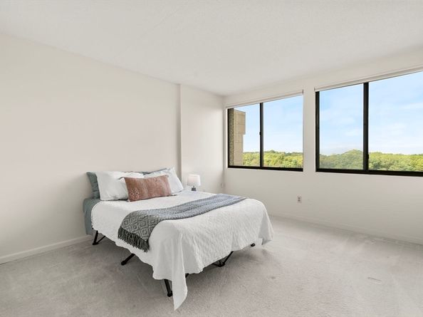 250 Hammond Pond Pkwy 1002N, Newton MA 02467