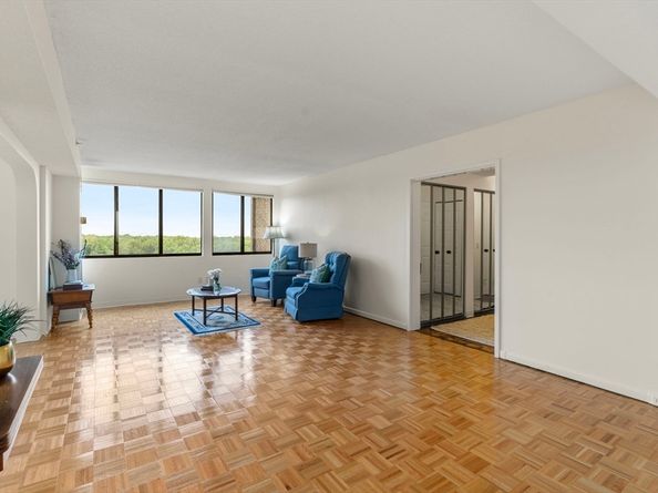 250 Hammond Pond Pkwy 1002N, Newton MA 02467