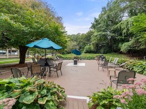 250 Hammond Pond Pkwy 1002N, Newton MA 02467