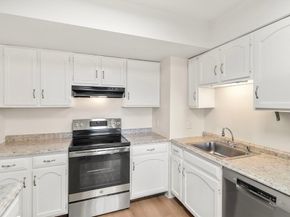 250 Hammond Pond Pkwy 1002N, Newton MA 02467