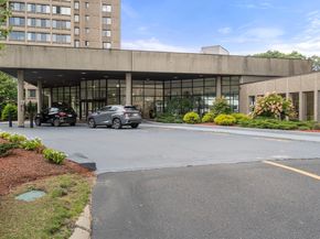 250 Hammond Pond Pkwy 1002N, Newton MA 02467