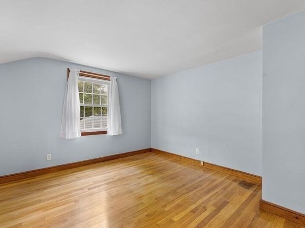 9 Pond Ter, Woburn MA 01801
