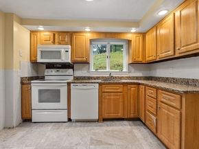 9 Pond Ter, Woburn MA 01801