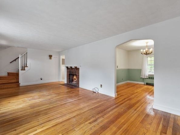 9 Pond Ter, Woburn MA 01801