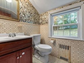9 Pond Ter, Woburn MA 01801