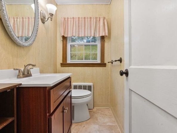 9 Pond Ter, Woburn MA 01801