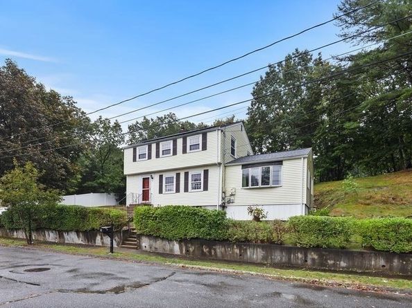 9 Pond Ter, Woburn MA 01801