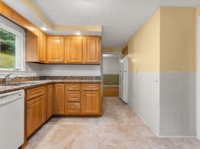 9 Pond Ter, Woburn MA 01801