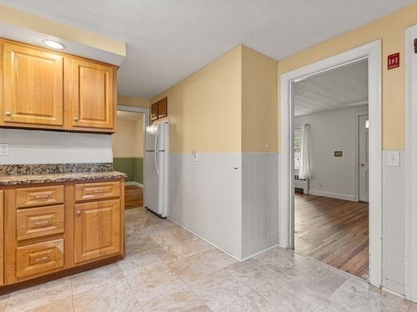 9 Pond Ter, Woburn MA 01801