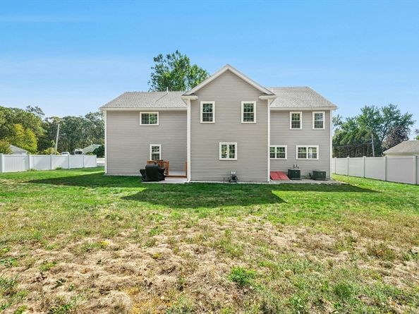 8 Laurel Ct, Acton MA 01720