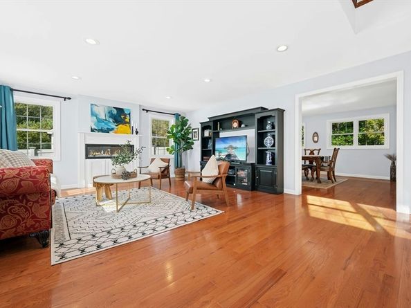 8 Laurel Ct, Acton MA 01720