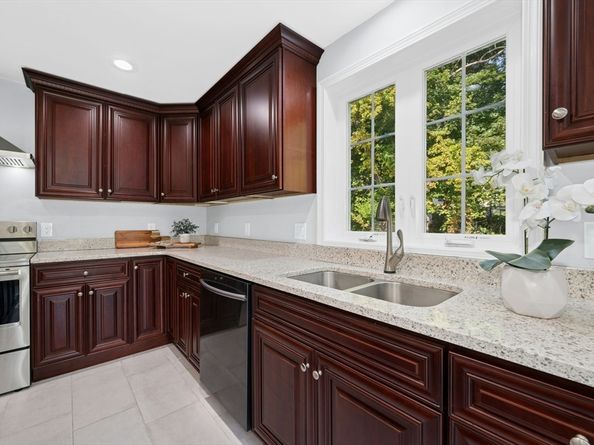 8 Laurel Ct, Acton MA 01720