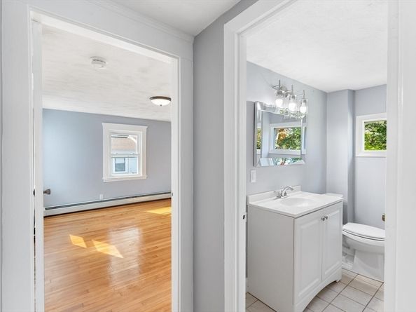 39 Garfield Ave, Woburn MA 01801