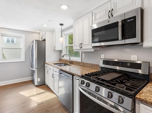 39 Garfield Ave, Woburn MA 01801