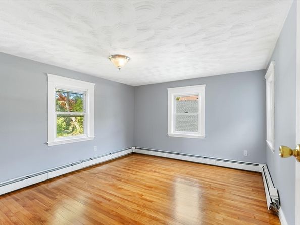 39 Garfield Ave, Woburn MA 01801