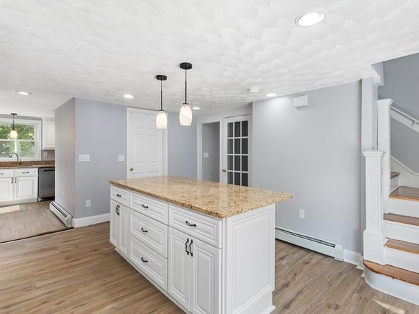 39 Garfield Ave, Woburn MA 01801