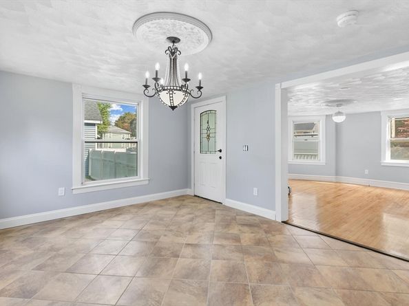 39 Garfield Ave, Woburn MA 01801