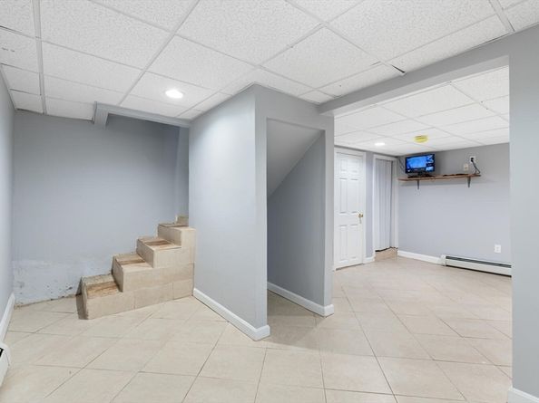 39 Garfield Ave, Woburn MA 01801