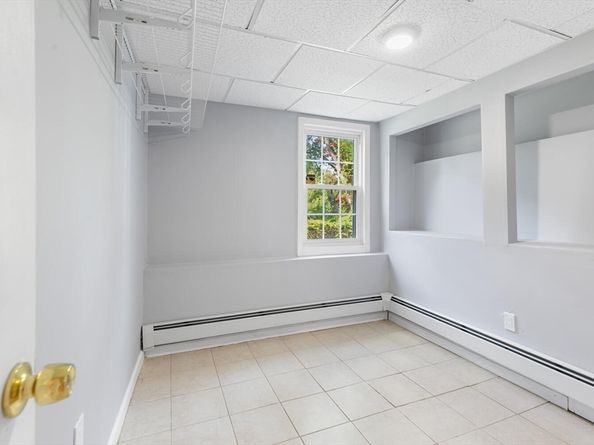 39 Garfield Ave, Woburn MA 01801