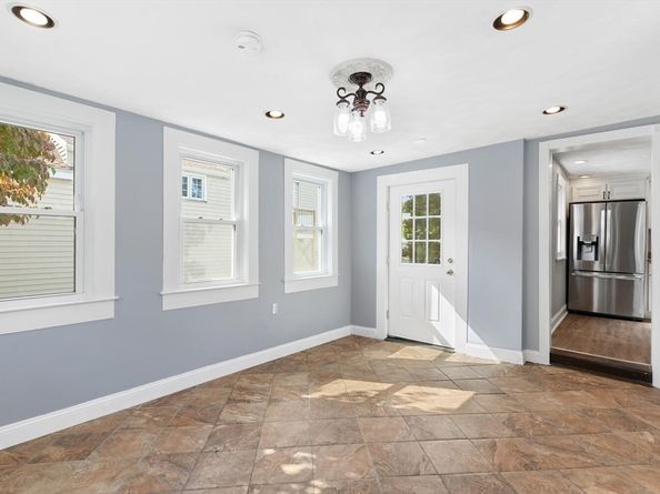 39 Garfield Ave, Woburn MA 01801