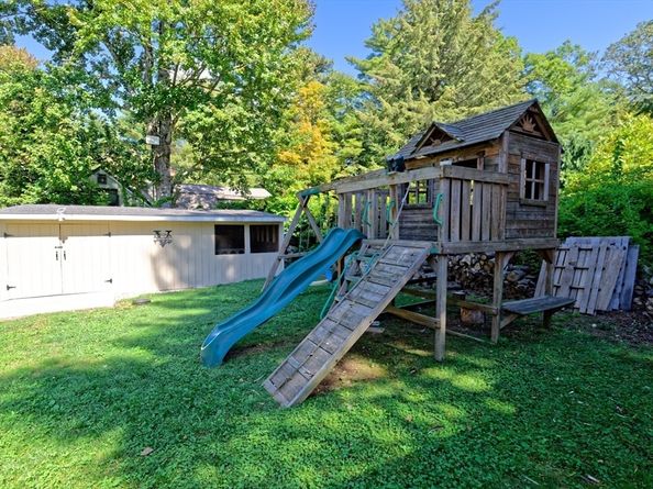 22 Jacobs Rd, Southbridge MA 01550