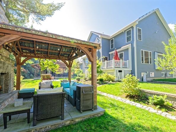 22 Jacobs Rd, Southbridge MA 01550