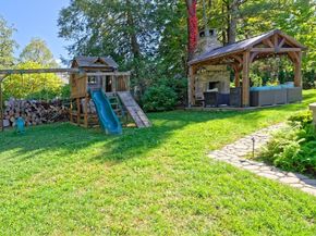 22 Jacobs Rd, Southbridge MA 01550