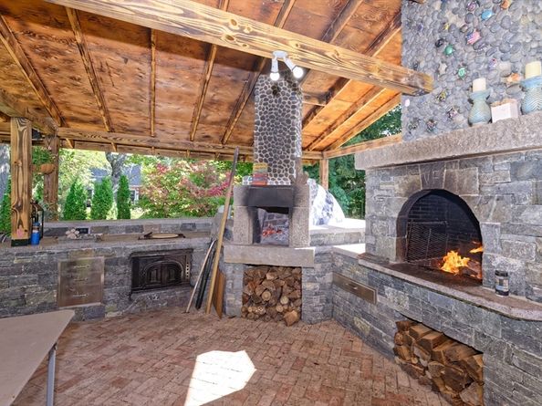 22 Jacobs Rd, Southbridge MA 01550