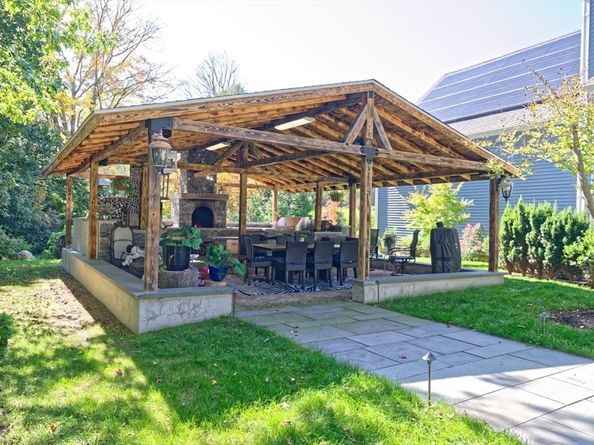 22 Jacobs Rd, Southbridge MA 01550
