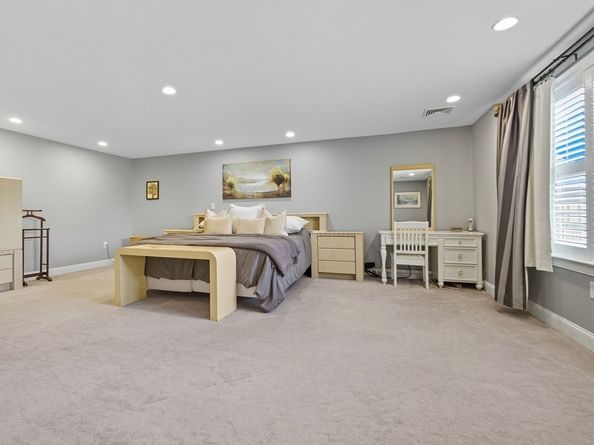 35 Andrea Cir 35, Needham MA 02494